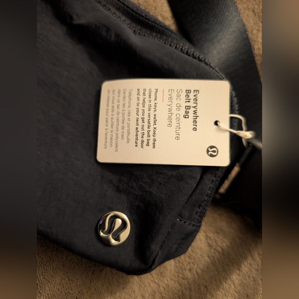 NWT Lululemon True Navy Blue Everywhere Belt Bag Crossbody Purse - Picture 3 of 9